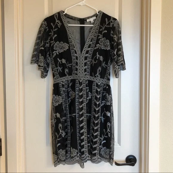 Socialite Plunging Lace Dress - Picture 2 of 6